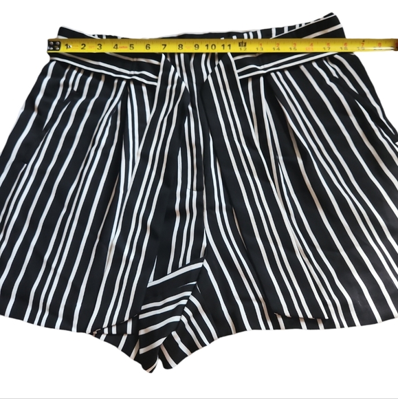 🧡3/$30 Meg & Margot short size 14 - Picture 3 of 7